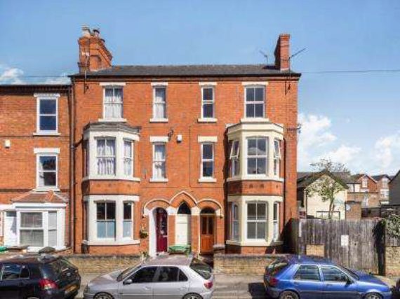 4 Bedroom End of Ter...